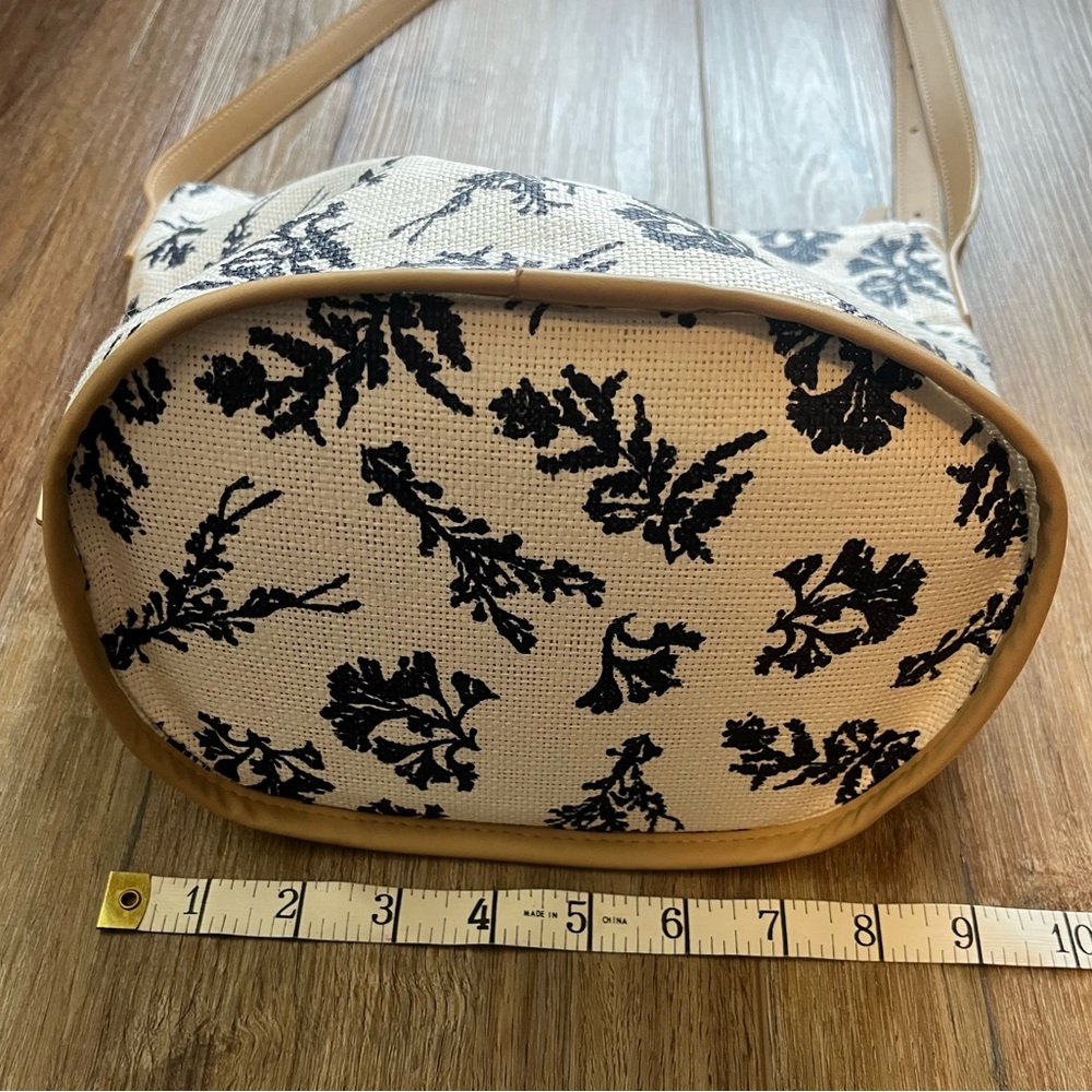 NWOT White/ Blue Floral Vera Bradley Crossbody Bag - Picture 8 of 8